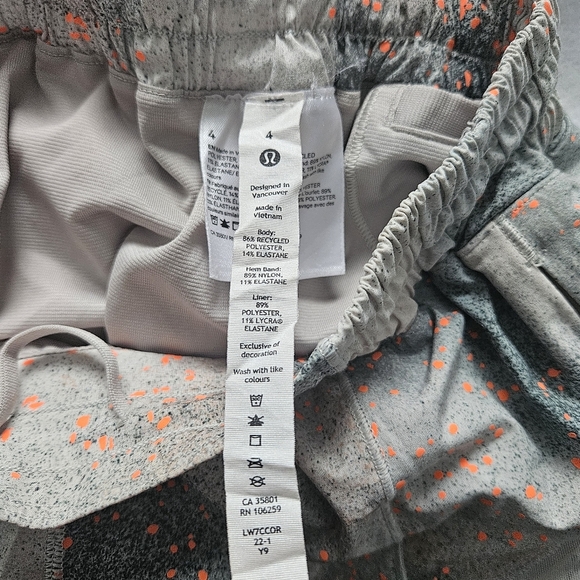 Lululemon Hotty Hot Low-rise Reflective Short Size 4 - Picture 13 of 15